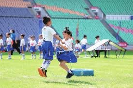 他的身价将超过5000万欧元。@MatteMoretto 来源：Madrid Zone🚨 确认：基斯·斯密特在皇家马德里的引援名单上排名非常靠前。